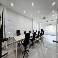 Cho thuê mặt bằng sang trọng đường lớn,oto đậu thoải mái Vạn Phúc City