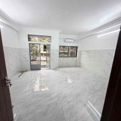 CHO THUÊ NHÀ MT ĐƯỜNG 3/2 Q10 DT 4,5x17M CÓ THANG MÁY