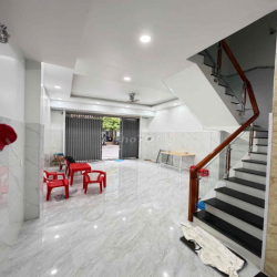 CHO THUÊ NHÀ MT ĐƯỜNG 3/2 Q10 DT 4,5x17M CÓ THANG MÁY