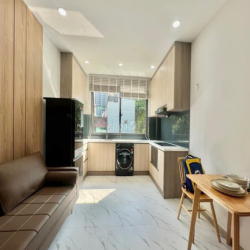 căn hộ TIỆN NGHI MỚI FULL NỘI THẤT BANCOL THOÁNG ngay 3/2 Q10