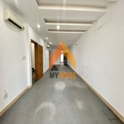 HÀNG HIẾM GIÁ RẺ TÒA VP TRỐNG SUỐT CÓ THANG MÁY SAU LƯNG METRO Q2