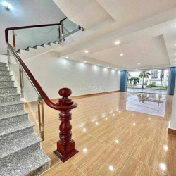 Nhà rộng 3 lầu 6pn full máy lạnh (wc trong) KdC 586