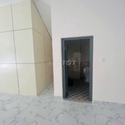 CHO THUÊ TẦNG NHÀ PHỐ VINHOMES 144M2 THANG MÁY-MÁY LẠNH CHỈ 8TR/THÁNG
