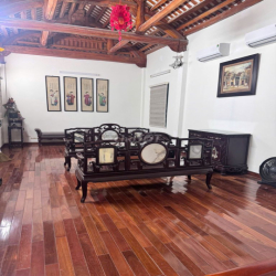 Binhbds cho thuê biệt thự sân vườn Bồ Đề 300m2