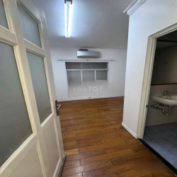 CHO THUÊ NHÀ MẶT TIỀN HOA LAN,PHÚ NHUẬN,KHU VIP PHAN XÍCH LONG,3 LẦU