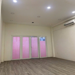 Chính chủ cho thuê nhà 3 lầu mặt tiền đường Phạm Phú Thứ, Q. Tân Bình