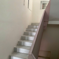 Chính chủ cho thuê nhà 3 lầu mặt tiền đường Phạm Phú Thứ, Q. Tân Bình