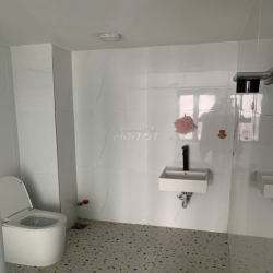 Chính chủ cho thuê nhà 3 lầu mặt tiền đường Phạm Phú Thứ, Q. Tân Bình