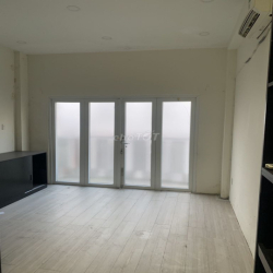 Chính chủ cho thuê nhà 3 lầu mặt tiền đường Phạm Phú Thứ, Q. Tân Bình