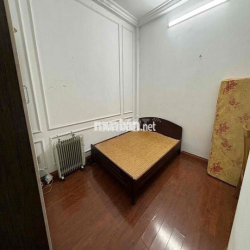Nhà ngõ 2 phố Hoàng Sâm, diện tích 40m x 4,5 tầng có nội thất ngõ ô tô
