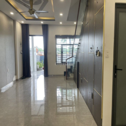 cho thuê nhà NC 100m2 1 trệt 2L 3pn đường oto Tam Phú thủ Đức 17tr