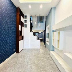 _HẺM XE TẢI 1/ DƯƠNG QUẢNG HÀM SÁT MT_TRỆT 2 LẦU 4PN_VỊ TRÍ ĐẸP_