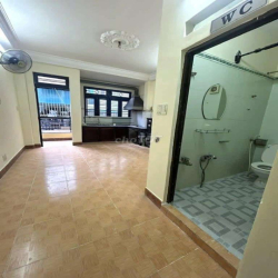 Cho thuê nguyên căn HXH tiện ở VPCT Nguyễn Hữu Cảnh Bình Thạnh.