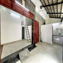 MẶT BẰNG KINH DOANH CÓ GÁC NGỦ LẠI HẺM XE TẢI CÁCH ĐƯỜNG LỚN 20M