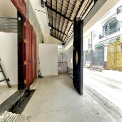 MẶT BẰNG KINH DOANH CÓ GÁC NGỦ LẠI HẺM XE TẢI CÁCH ĐƯỜNG LỚN 20M