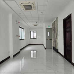 Shophouse Đinh Thị Thi 9x21m 5 tầng k hầm hoàn thiện mới giá 70tr