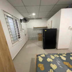 CHDV - NGÃ TƯ PHÚ NHUẬN - CÓ THANG MÁY