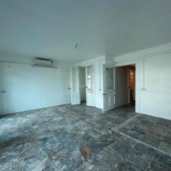 Nhà sân vườn An Dương Vương 80m2 x 4 tầng, 40m2 sân oto vào nhà