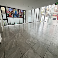 Cho thuê Văn Phòng tầng trệt,có sân cực rộng tòa nhà 77 Tân Kỳ Tân Quý