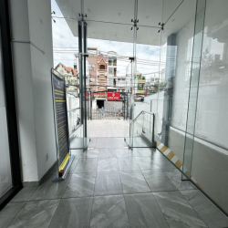 Cho thuê Văn Phòng tầng trệt,có sân cực rộng tòa nhà 77 Tân Kỳ Tân Quý