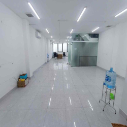 CHO THUÊ TOÀ NHÀ VEW KÍNH NGUYỄN GIA TRÍ DTSD 500m2