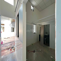 DÃY TRỆT MỚI XÂY GÁC CAO 2 MÉT NGAY PHẠM VĂN CHIÊU