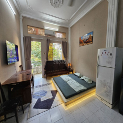 Phòng đẹp-BanCong 42m2 full NT, ôtô Đậu Đến Nhà, CX Chu Văn An P26 BT