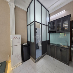 Phòng đẹp-BanCong 42m2 full NT, ôtô Đậu Đến Nhà, CX Chu Văn An P26 BT