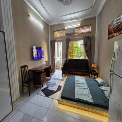 Phòng đẹp-BanCong 42m2 full NT, ôtô Đậu Đến Nhà, CX Chu Văn An P26 BT