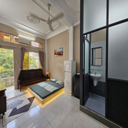 Phòng đẹp-BanCong 42m2 full NT, ôtô Đậu Đến Nhà, CX Chu Văn An P26 BT