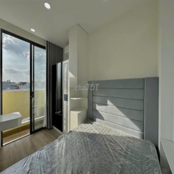 Cho thuê căn hộ 1PN Quận 1 Lý Tự Trọng ban công gần chợ Bến Thành