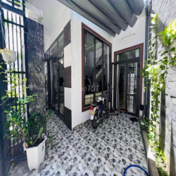 Nhà 3 tầng 4PN kiệt gần Tiểu La, Hoà Cường