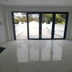 Cho thuê 386 Ngô Gia Tự,Q10.DT: 6x22m,Trệt 6 tầng Thang Máy,Nhà mới 