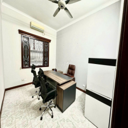 Cho thuê văn phòng Nguyễn Chí Thanh 80m2 14tr chia sẵn 2 phòng lô góc