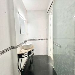 Văn Phòng Tại Cư Xá Chu Văn An, Sát Quận 1, Đậu Xe hơi Thoải mái