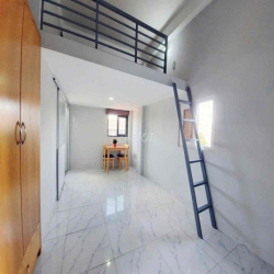 NHƯỢNG phòng , cửa sổ thoáng có gác bếp tách riêng
