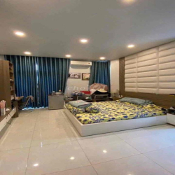 Nhà Mới Đẹp, Thông thoáng, trệt lửng 3 lầu sân thượng, nhà căn góc