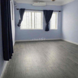 Nhà nguyên căn. 3PN.4WC. full nội thất. hẻm bagac rộng