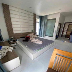 Nhà Mới Đẹp, Thông thoáng, trệt lửng 3 lầu sân thượng, nhà căn góc