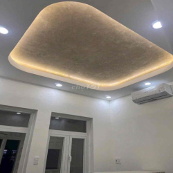 Nhà nguyên căn. 3PN.4WC. full nội thất. hẻm bagac rộng