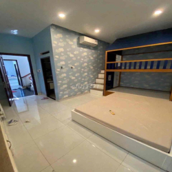 Nhà Mới Đẹp, Thông thoáng, trệt lửng 3 lầu sân thượng, nhà căn góc