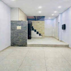 Nhà nguyên căn. 3PN.4WC. full nội thất. hẻm bagac rộng