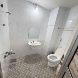 Nhà lầu 3 phòng 4 máy lạnh hẻm ô tô 30/4