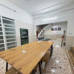 Nhà lầu 3 phòng 4 máy lạnh hẻm ô tô 30/4