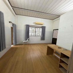 Nhà lầu 3 phòng 4 máy lạnh hẻm ô tô 30/4