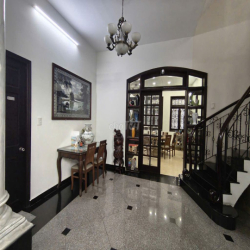 Cho thuê biệt thự bờ sông KDC Trung Sơn 300m2, 5PN