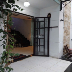 CHO THUÊ BIỆT THỰ SÂN VƯỜN XANH ĐẸP, AN NINH 24/7, HỒ BƠI RIÊNG