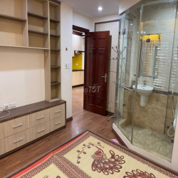 Cho thuê căn hộ mặt đường Láng Hạ để ở và kinh doanh