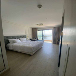 cho thuê căn hộ 1 phòng ngủ Golden Bay tầng cao view biển