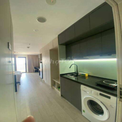 cho thuê căn hộ 1 phòng ngủ Golden Bay tầng cao view biển